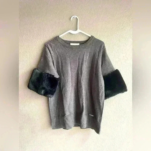Michael Kors Grey Derby Sweater Black Faux Fur Cuffs Size Small - Picture 2 of 9